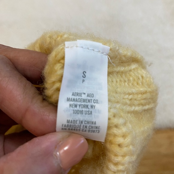 Aerie Happy Place Pale Yellow Oversized Cable Knit Sweater Wool Blend Size S/P. - Picture 3 of 8